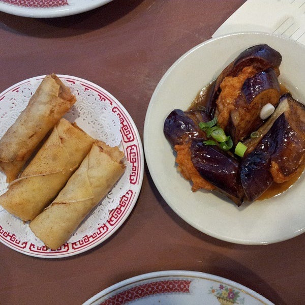 Foto scattata a South Garden Chinese Restaurant da Juan H. il 9/14/2013
