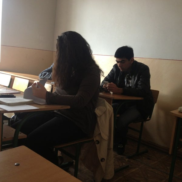 университет комплутенсе (мадрид, испания). рудн имэб выпуск 2019. испанец студент. флаг перу круглый. флаг боливии.