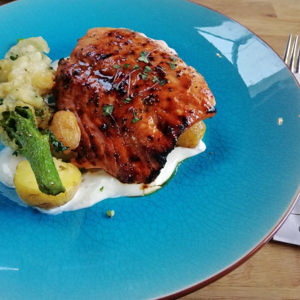 Salmon with spiced yogurt sauce was so delicious. Great quality of fish. Quick service and friendly and helpful staff. Cozy place to go for dinner with some friends.