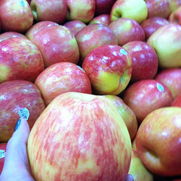 Lewis Produce Market Tienda de comestibles en Waukegan