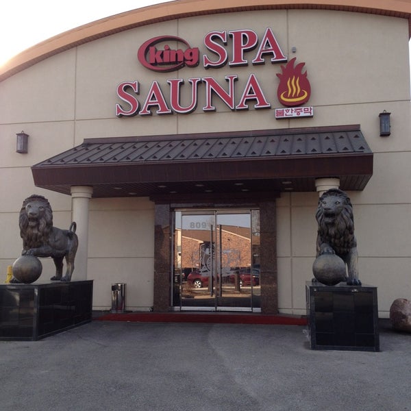 Снимок сделан в King Spa & Sauna пользователем Christina P. 4/5/201...