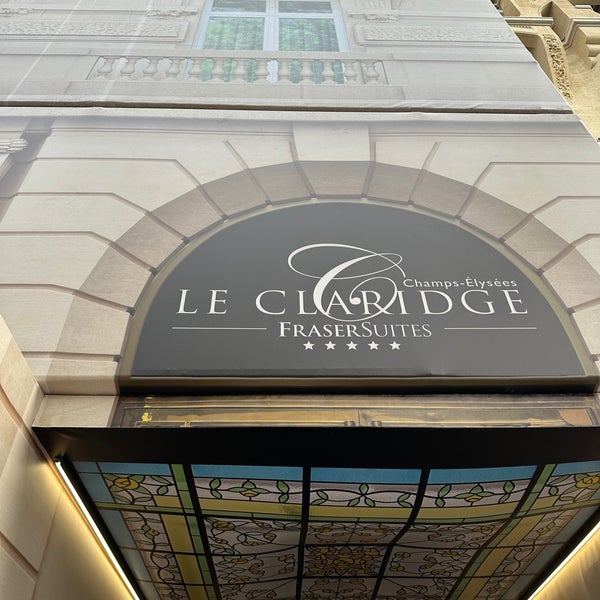 Foto tirada no(a) Fraser Suites Le Claridge Champs-Élysées por Prim P. em 10/30/2022