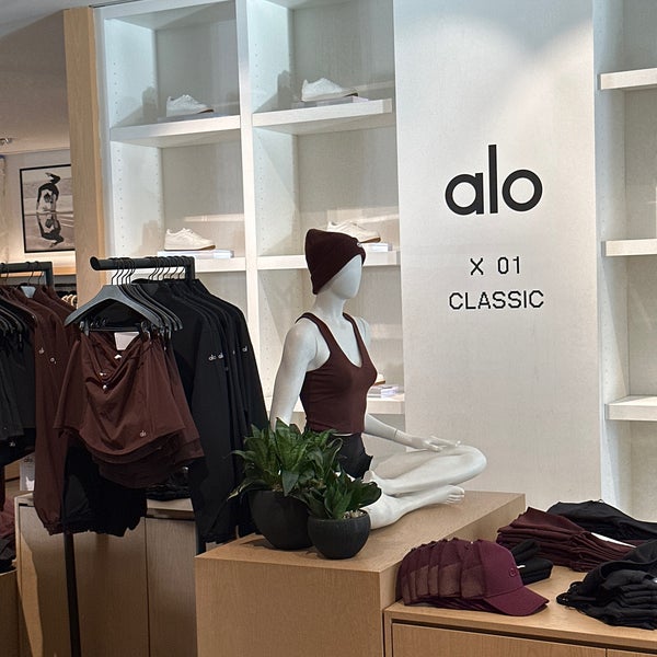 ALO Yoga Store - Clothing Store