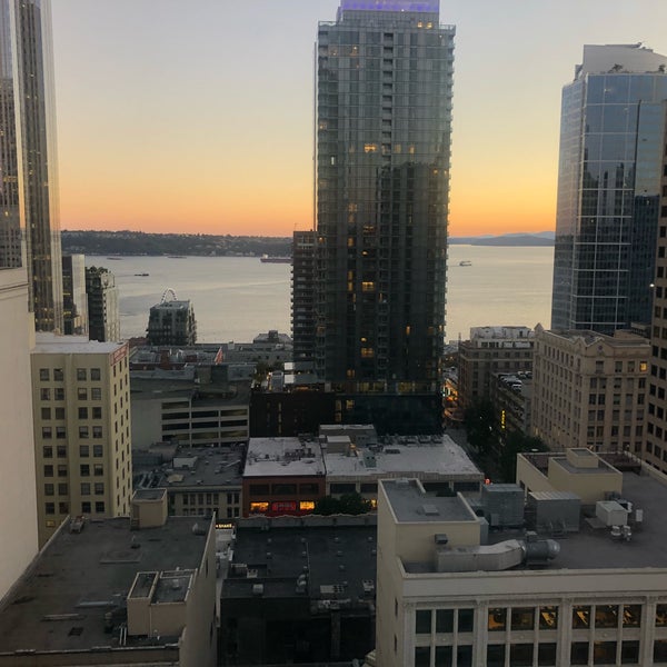 รูปภาพถ่ายที่ Hilton Motif Seattle โดย Pixie S. เมื่อ 7/12/2018