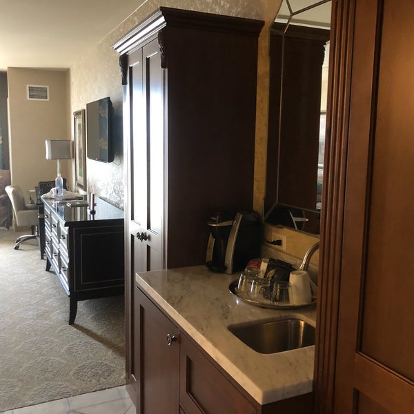 Photo taken at Woolley&#39;s Classic Suites by Pixie S. on 7/11/2019