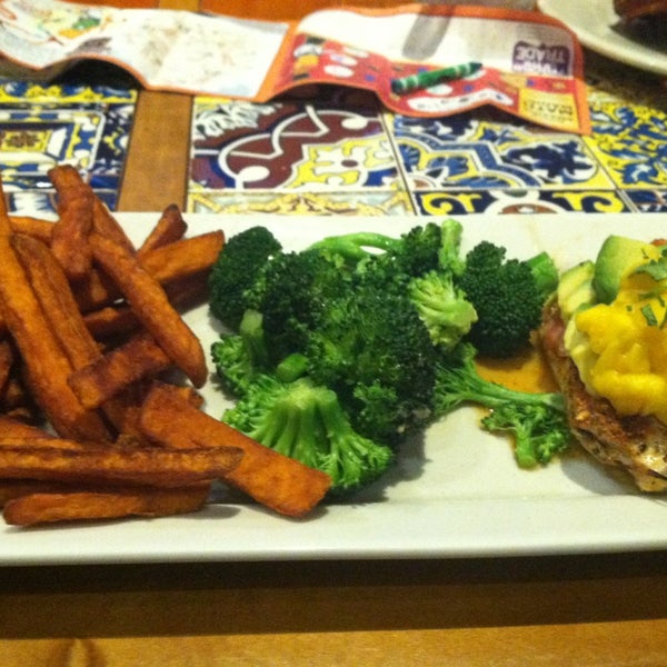 Photo taken at Chili&#39;s Grill &amp; Bar by Laura P. on 4/10/2013