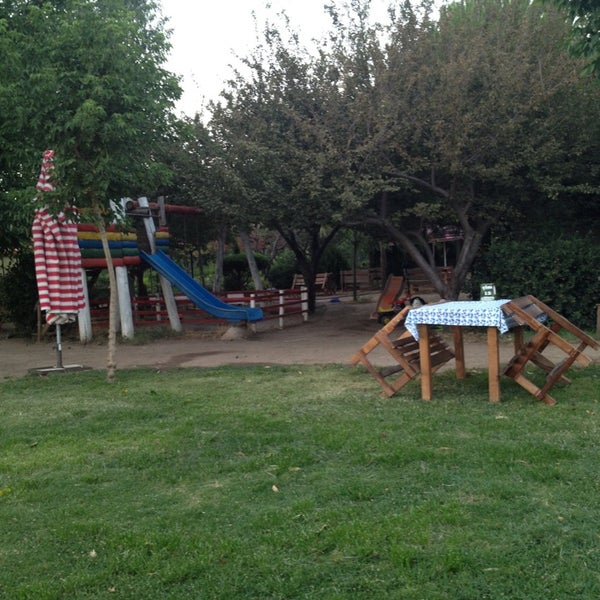 Foto scattata a Çim Kahvaltı &amp; Mangal Bahçesi da Veli E. il 7/26/2013