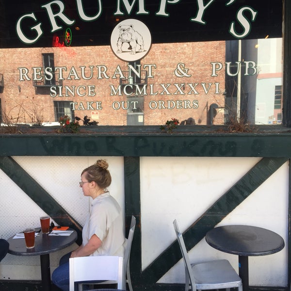 Foto diambil di Grumpy&#39;s American Pub oleh Dan s. pada 10/17/2018