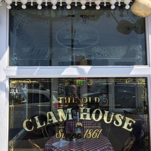 Foto tirada no(a) The Old Clam House por Dan s. em 9/9/2018