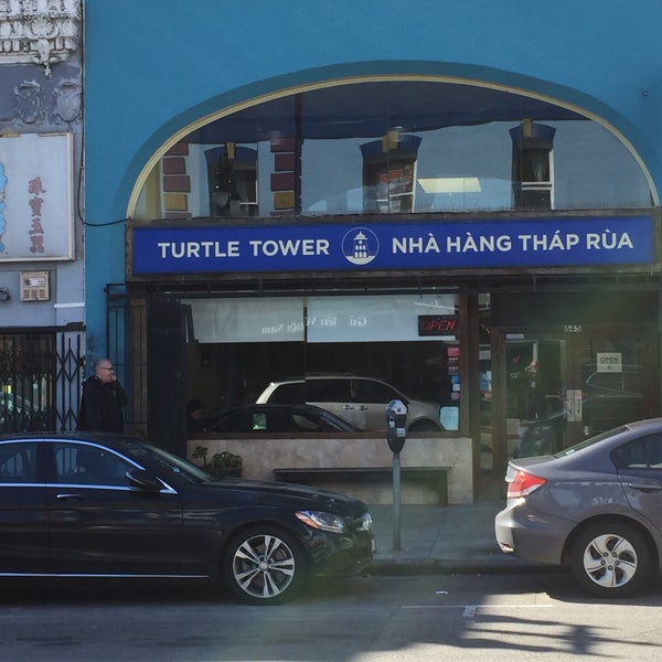 Foto tirada no(a) Turtle Tower Restaurant por Dan s. em 2/19/2019