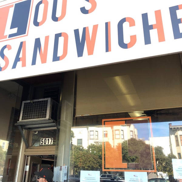 Foto tirada no(a) Lou&#39;s Cafe por Dan s. em 10/24/2019