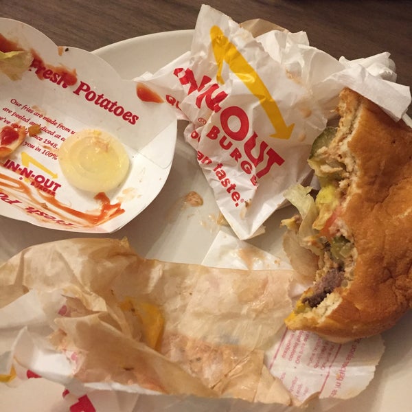 Photo taken at In-N-Out Burger by Dan s. on 1/21/2019