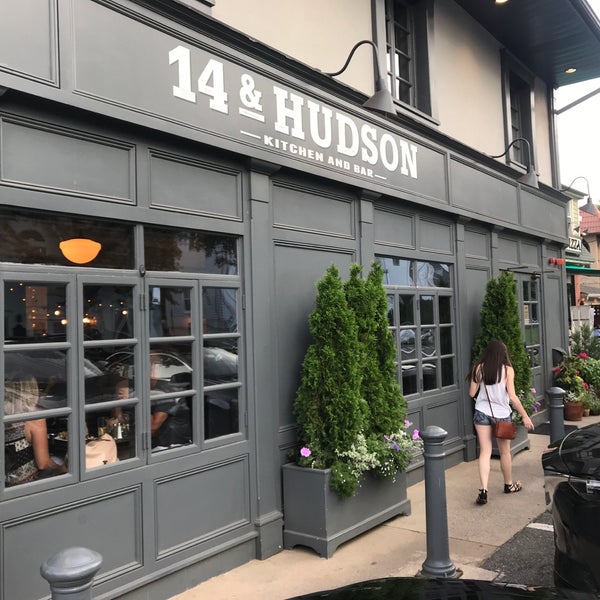 รูปภาพถ่ายที่ 14 &amp; Hudson โดย Eric S. เมื่อ 8/20/2017