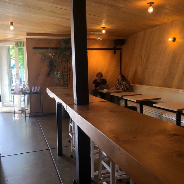 10/6/2019 tarihinde Eric S.ziyaretçi tarafından Réveille Coffee Co.'de çekilen fotoğraf
