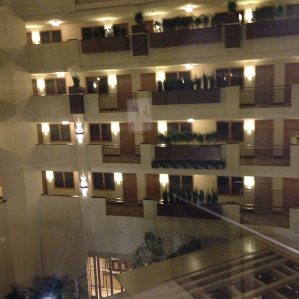 10/3/2013에 Jasper W.님이 Embassy Suites by Hilton Orlando Lake Buena Vista South에서 찍은 사진