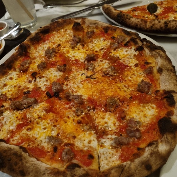 รูปภาพถ่ายที่ Razza Pizza Artiginale โดย Joseph G. เมื่อ 12/29/2023