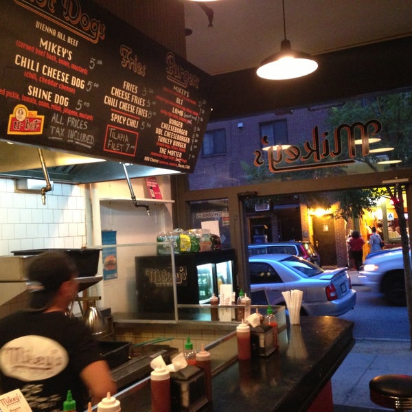 7/11/2013 tarihinde Lason L.ziyaretçi tarafından Mikey&#39;s Burger'de çekilen fotoğraf
