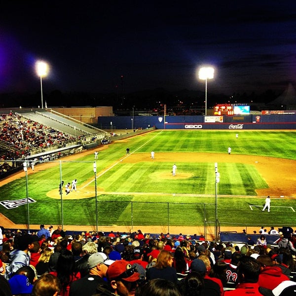 Bmo stadium. Стэг филд чикаго. Олимпийский стадион сент луис. 8 field. 8 field.