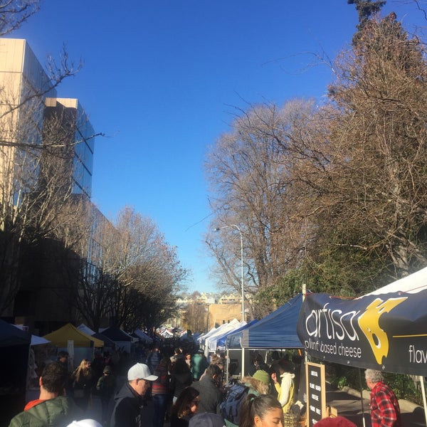 Das Foto wurde bei Salamanca Market von Vicky C. am 7/6/2019 aufgenommen