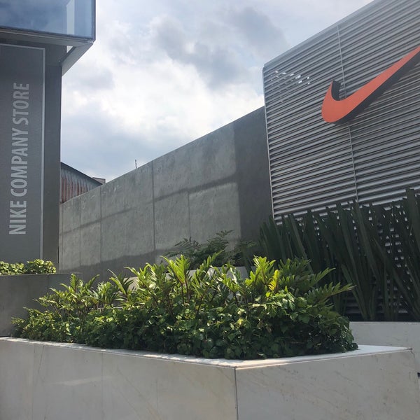 moverse graduado pómulo Photos at Nike Company Store - Sporting Goods Shop in Ciudad de México