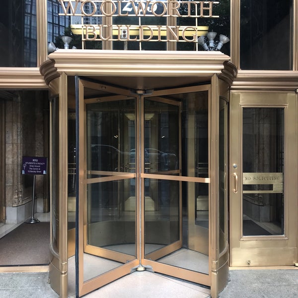 Foto diambil di Woolworth Building oleh Stephen L. pada 7/3/2019