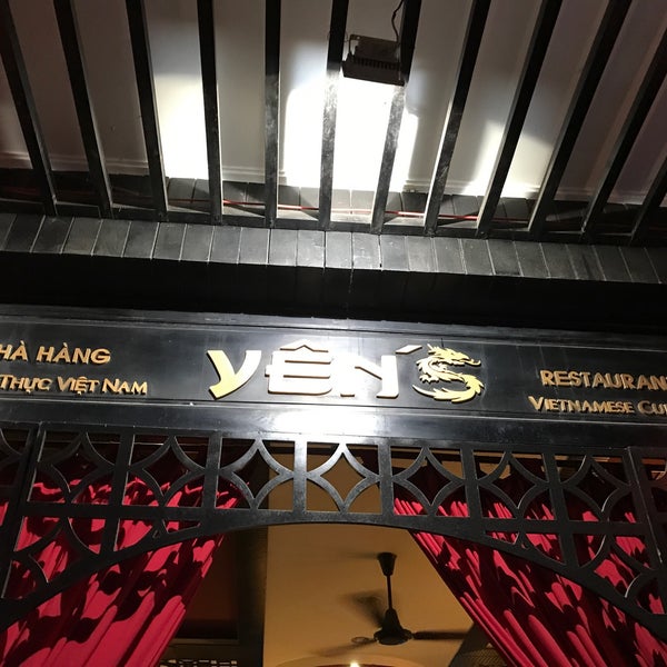 Photo taken at Yen&#39;s Restaurant by Stephen L. on 9/3/2018
