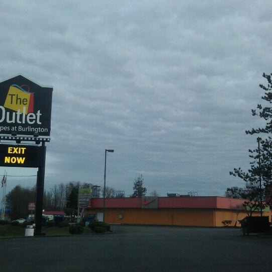 3/17/2015 tarihinde Kaylee B.ziyaretçi tarafından The Outlet Shoppes at Burlington'de çekilen fotoğraf