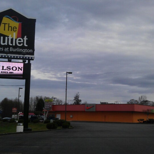 3/22/2015 tarihinde Kaylee B.ziyaretçi tarafından The Outlet Shoppes at Burlington'de çekilen fotoğraf