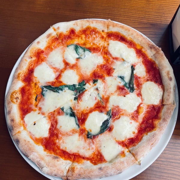 Pizza pg. красная неаполитанская пицца из дровяной печи базилико. пицца феличита. базилико пицца. базилико пицца уфа.