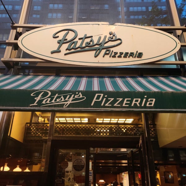รูปภาพถ่ายที่ Patsy&#39;s Pizzeria โดย Michael O. เมื่อ 5/12/2022