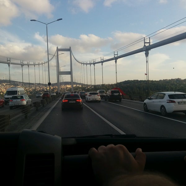 Foto tirada no(a) Boğaziçi Köprüsü por Hayrullah A. em 10/21/2016