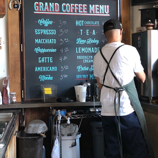 4/2/2018 tarihinde Tom M.ziyaretçi tarafından Grand Coffee'de çekilen fotoğraf