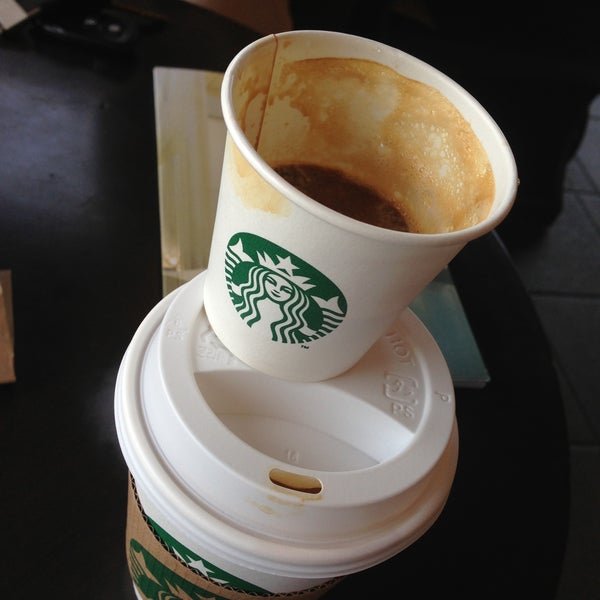 Photo prise au Starbucks par Tariq B. le4/18/2013