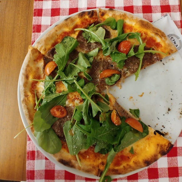 Foto tirada no(a) Etna Pizzeria por O.K. em 1/16/2019