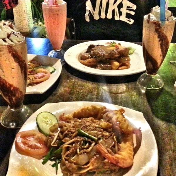 Foto tomada en Malay Village Restaurant  por Afiza S. el 12/1/2014