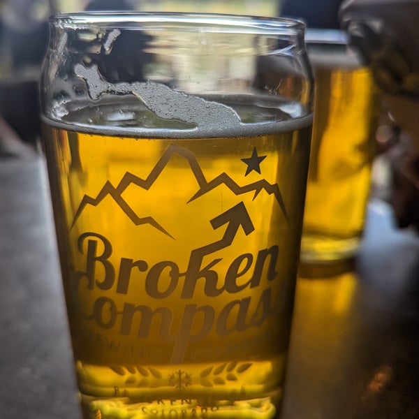 Photo taken at Broken Compass Brewing by Chuq Y. on 8/7/2022