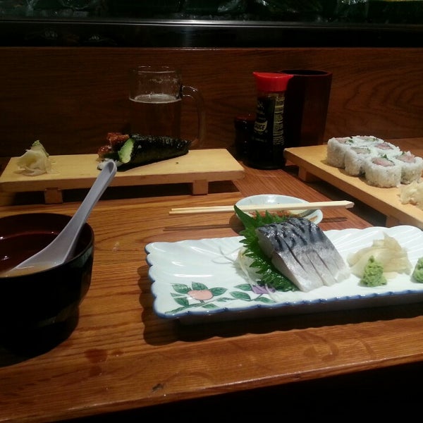 10/4/2013 tarihinde Luis C.ziyaretçi tarafından East Japanese Restaurant'de çekilen fotoğraf