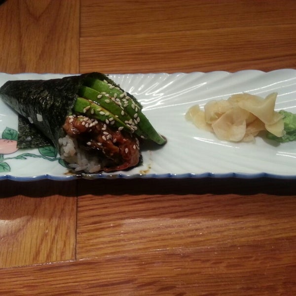 Снимок сделан в East Japanese Restaurant пользователем Luis C. 12/14/2013