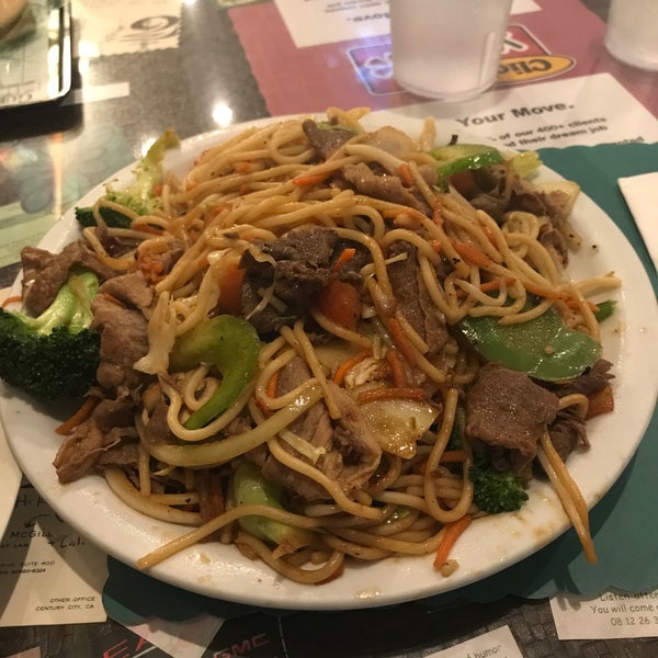 Photo taken at El Camino Mongolian BBQ by Roderick P. on 3/9/2019