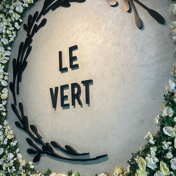 Foto diambil di Le Vert oleh AMANI R. pada 6/18/2022