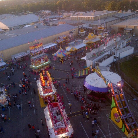 รูปภาพถ่ายที่ The Fairgrounds Nashville โดย B-SIDE Y. เมื่อ 9/16/2013