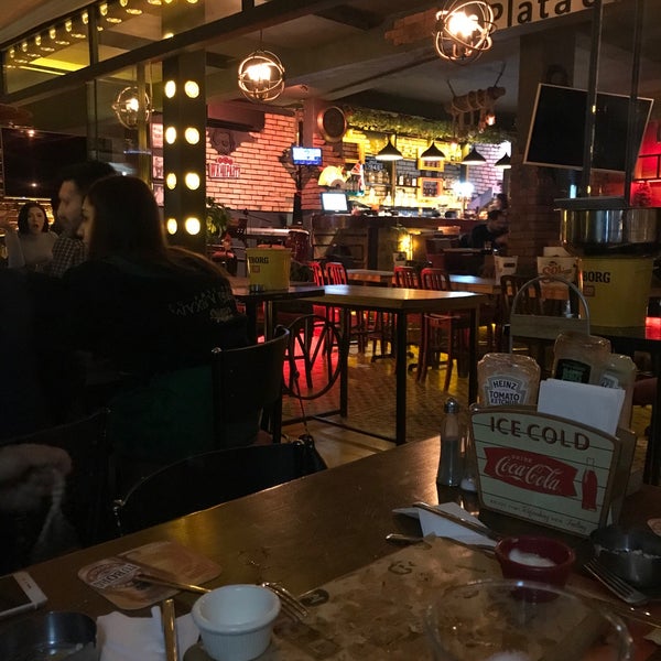 รูปภาพถ่ายที่ Medellin Lounge Bar โดย Toslak .. เมื่อ 1/31/2020