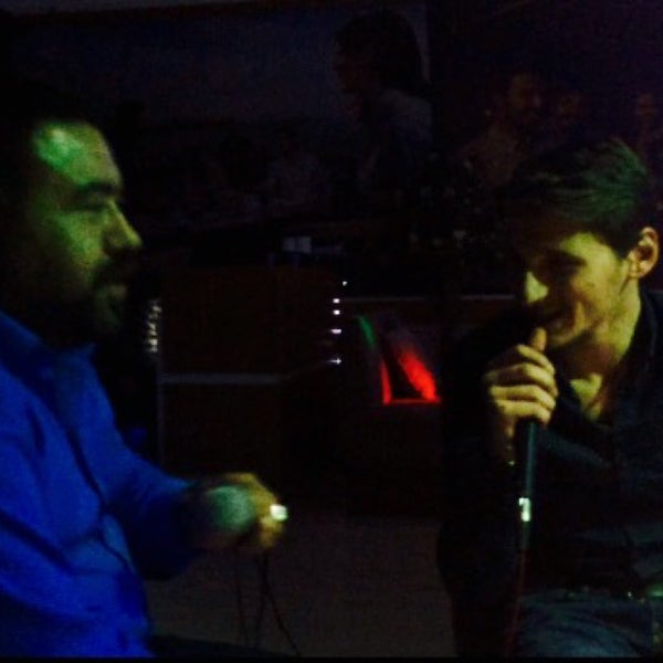 Foto tomada en Atrium Teras Pub &amp; Karaoke  por Cihat G. el 3/25/2015