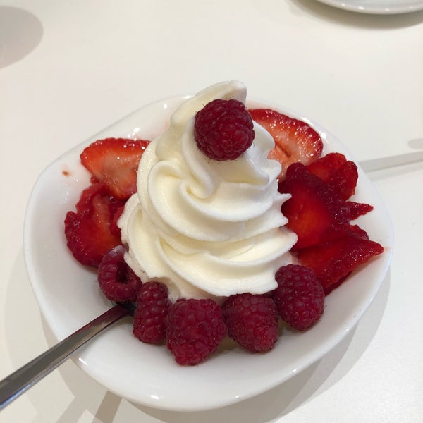 You can never go wrong with a classic smoojo. The delicious frozen yoghurt with amazing selection of toppings tickled my tastebuds.... AND FREE WIFI