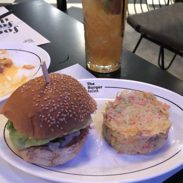 3/21/2019 tarihinde Anna A.ziyaretçi tarafından The Burger Joint'de çekilen fotoğraf