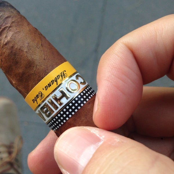 10/13/2013에 Adil A.님이 OK Cigars에서 찍은 사진