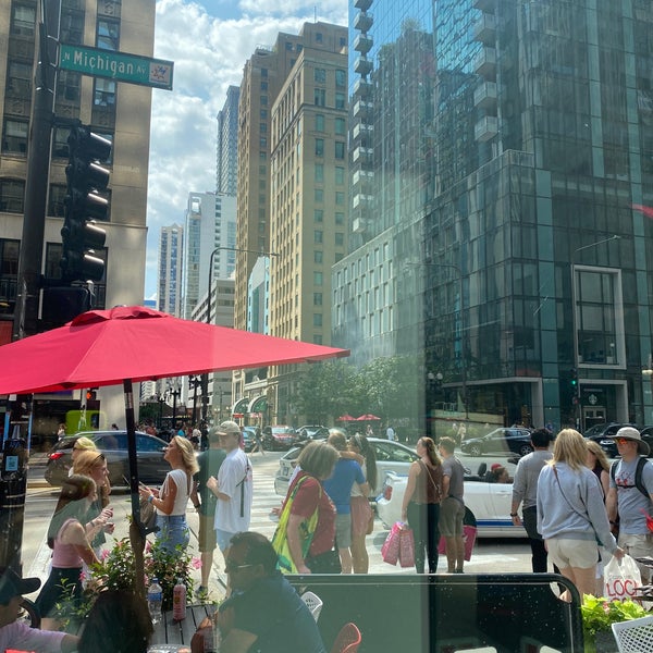 Foto diambil di Chicago Marriott Downtown Magnificent Mile oleh A A. pada 7/30/2022