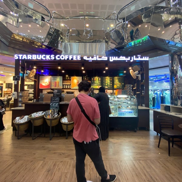 Foto tirada no(a) Starbucks por Ali em 5/10/2021