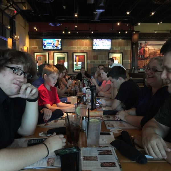 Das Foto wurde bei BJ&#39;s Restaurant &amp; Brewhouse von Troy B. am 8/27/2015 aufgenommen