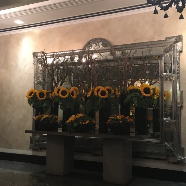 Foto diambil di Baglioni Hotel oleh Ahmad M. pada 8/20/2019